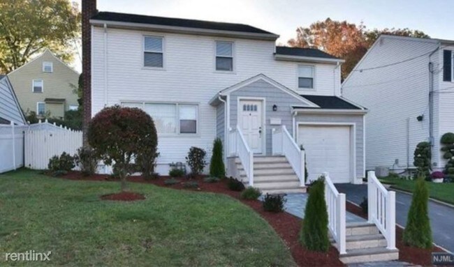 Building Photo - 3 br, 1.5 bath House - 52 Hamilton Ave