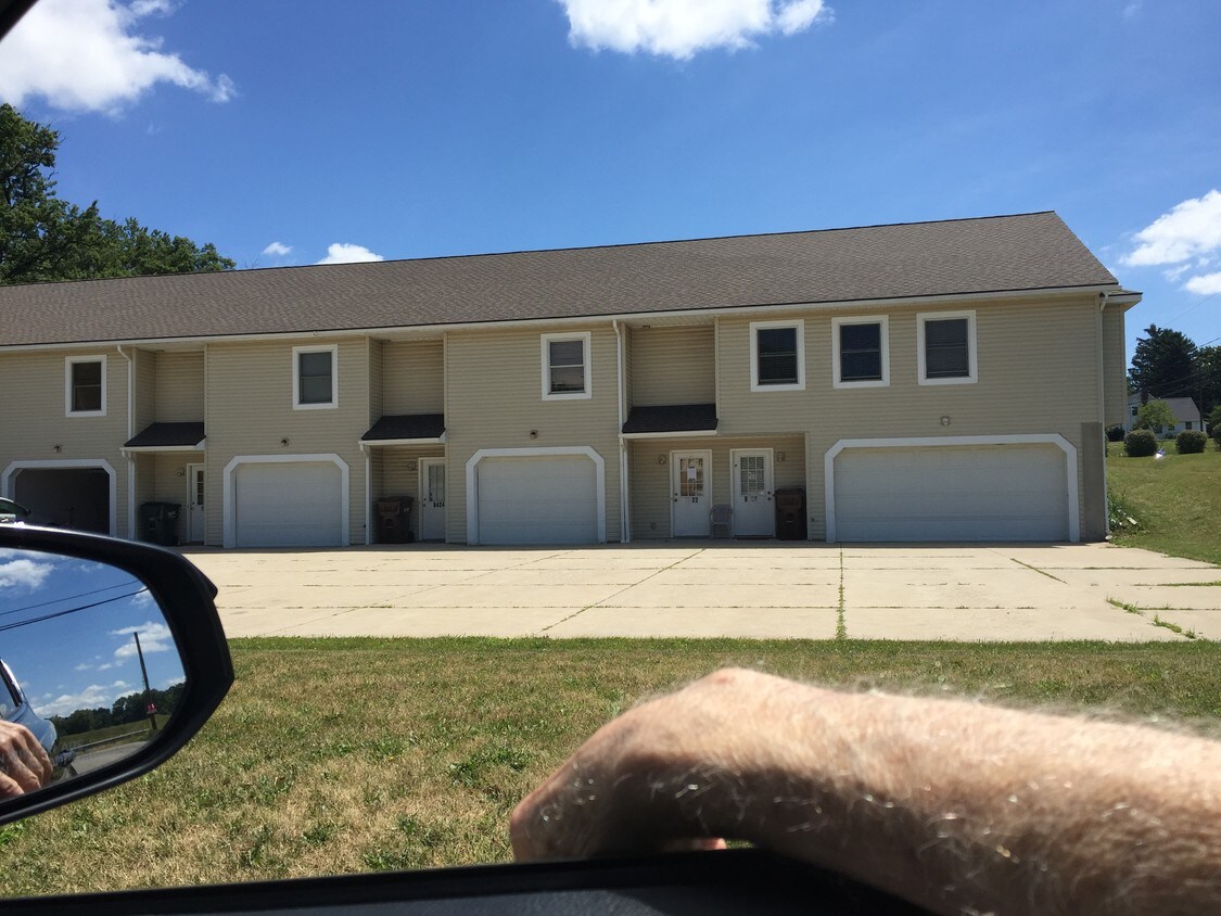 8420 Pleasantwood Ave NW, North Canton, OH 44720 Townhome Rentals in