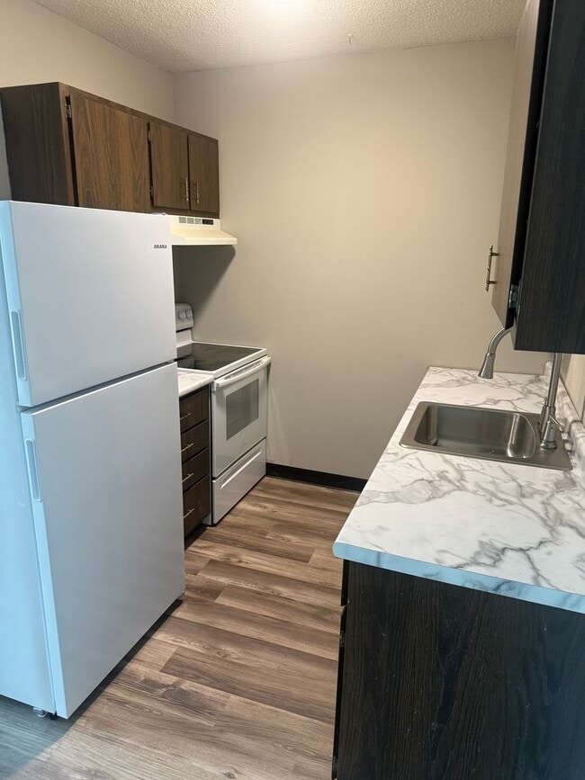 Building Photo - Comfortable 2BR Apartment in SW CoMo