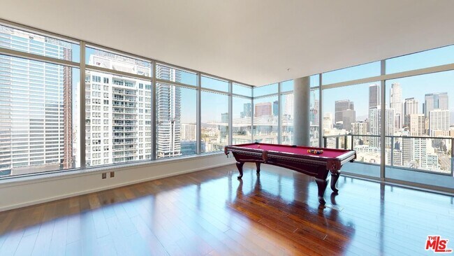 Foto del edificio - 1155 S Grand Ave