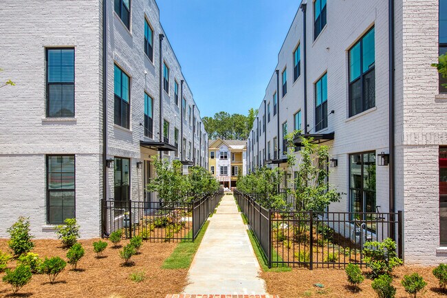 Foto del edificio - 439 Burton Dr