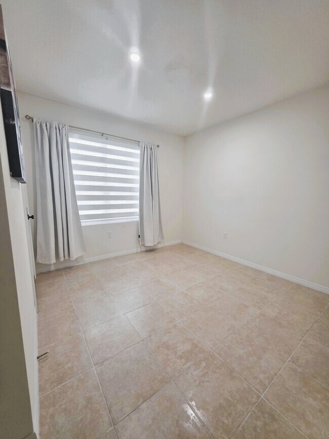 Foto del edificio - 5280 Maddie Dr