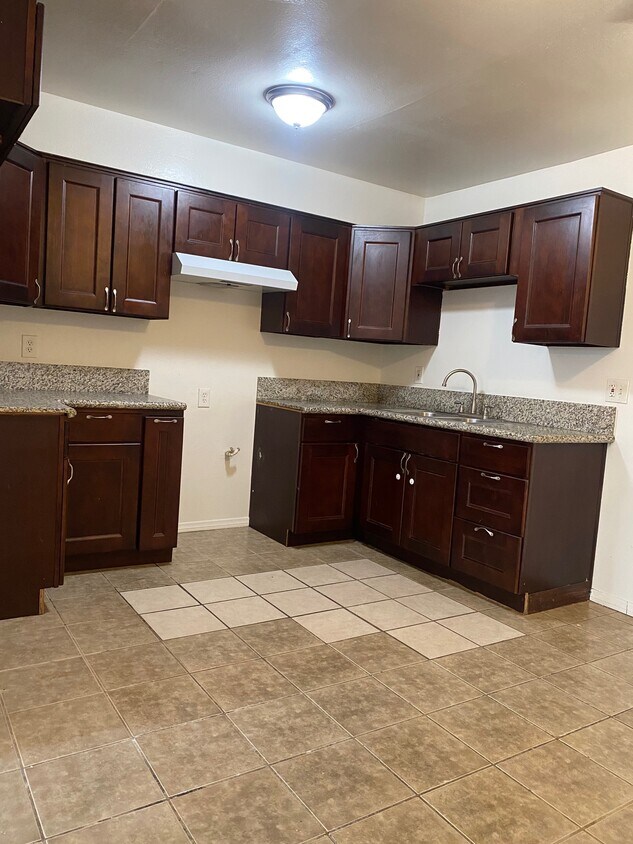 262 E Allenhurst St, Los Angeles, CA 90061 Townhome Rentals in Los