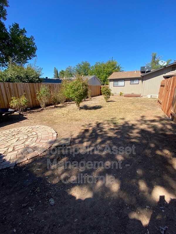 Building Photo - 6624 Skylane Dr