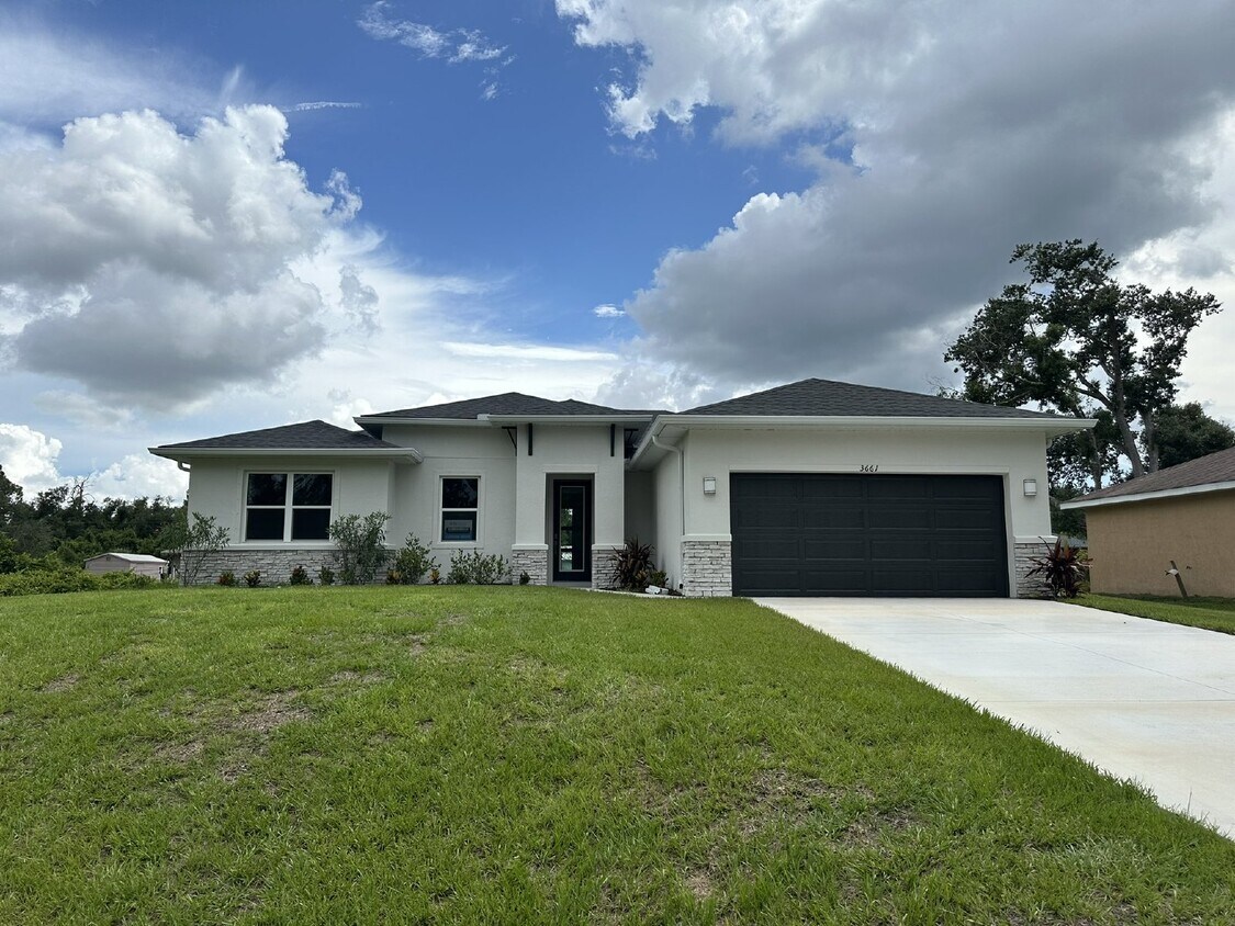 3661 Nashville Ln, North Port, FL 34288 Room for Rent in North Port