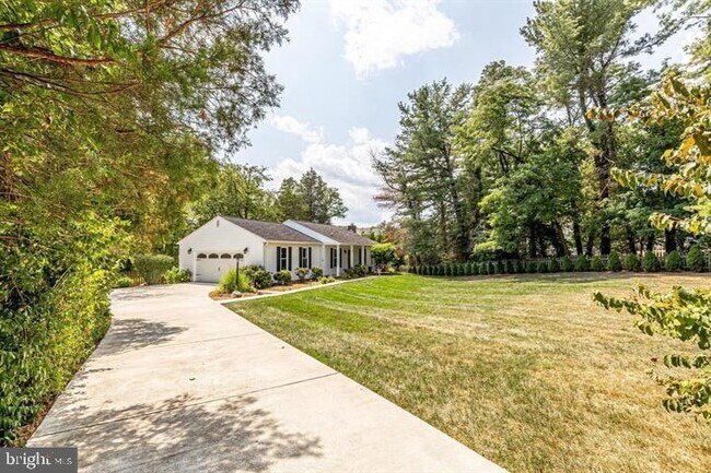 Foto del edificio - 2601 Seskey Glen Ct