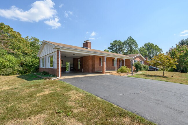 Building Photo - 101 Deerwood Rd