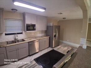 Building Photo - 1350 Strawberry St