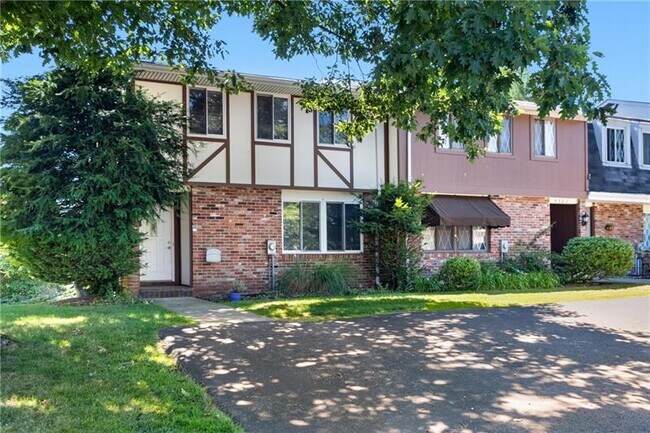 Foto del edificio - 4324 Hemlock Cir