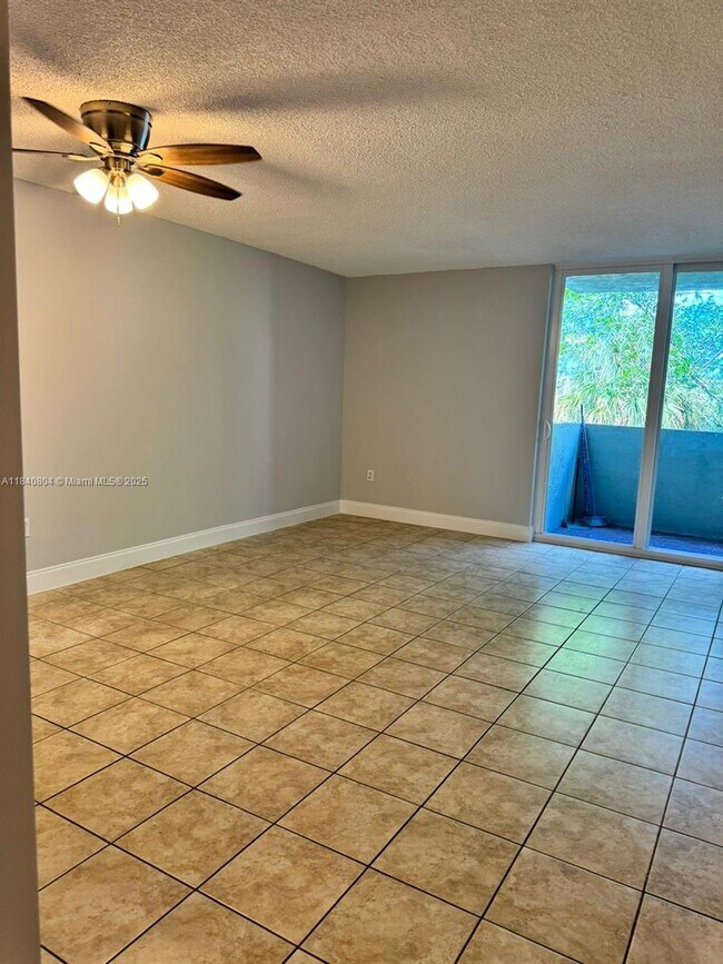 Foto del edificio - 10090 NW 80th Ct
