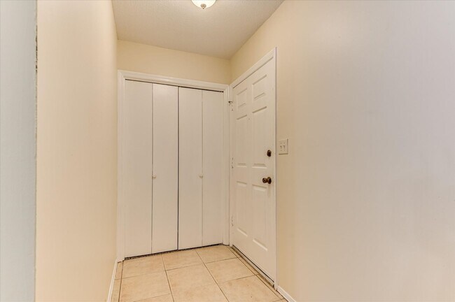 Foto del edificio - 4532 Hillside Dr