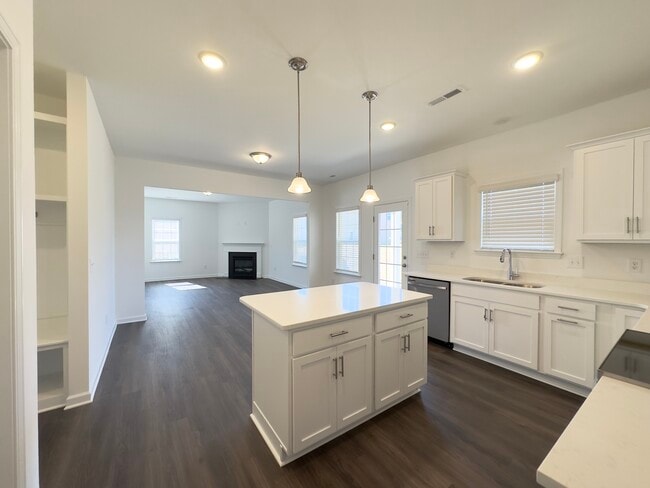 Building Photo - 870 Sage Hl Dr