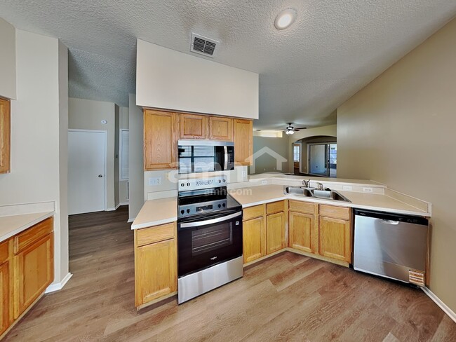 Building Photo - 89 Knights Hollow Dr