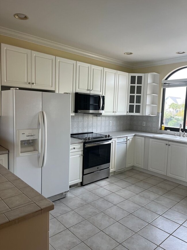 Building Photo - Townhome with Amazing View