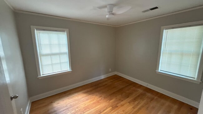 Building Photo - 907 Echles St