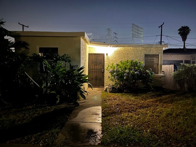 Building Photo - 3605 Caspian Ave