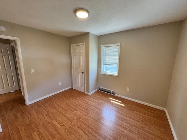 Building Photo - 3 Bedroom house in Davenport