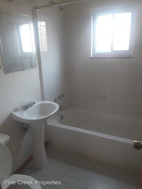 Building Photo - 2 br, 1 bath Apartment - 18015 Harvard Ave