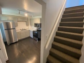 Building Photo - 212 W Hope Ave