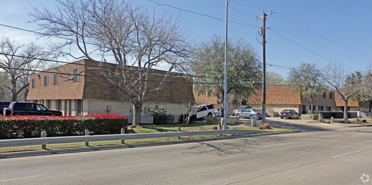 Pioneer Creek Townhomes Arlington, TX