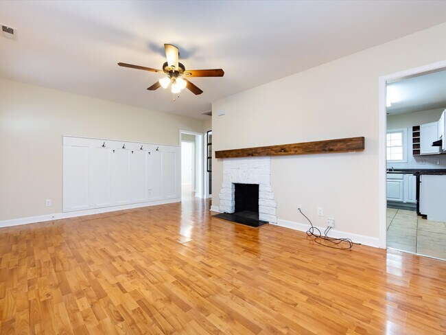 Foto del edificio - 1324 Bethel Rd