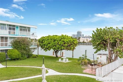 Foto principal - 10141 E Bay Harbor Dr