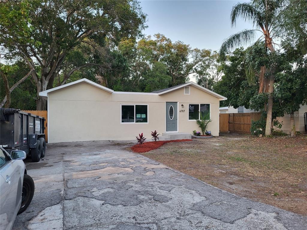Foto principal - 4767 Haines Rd N