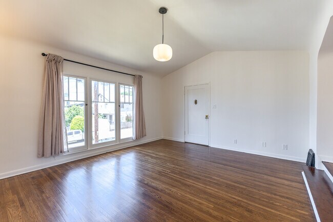 Foto del edificio - 650 Maltman Ave