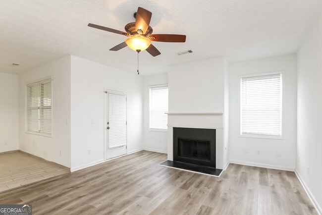 Building Photo - 610 Clairidge Ln SW
