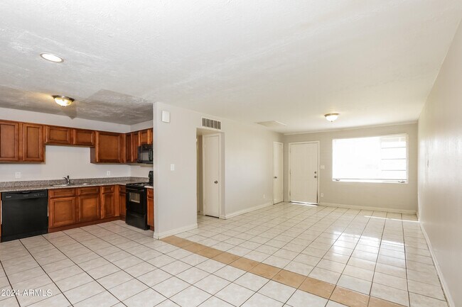 Foto del edificio - 3728 W Flower St