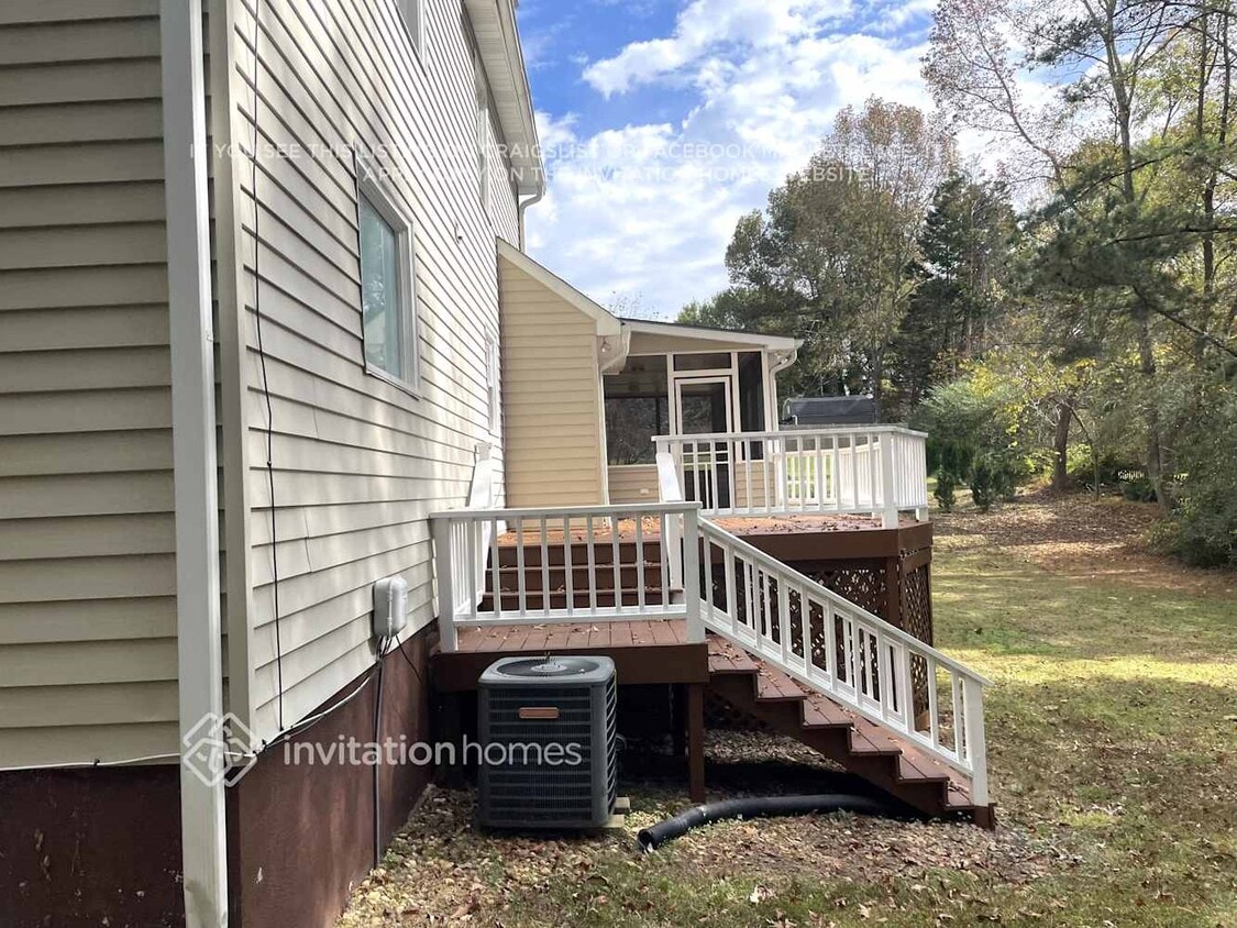 Building Photo - 3000 Meadow Ct