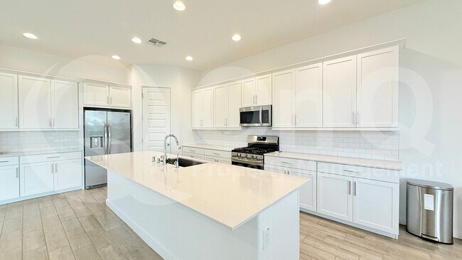 Building Photo - 5840 S Delaware St