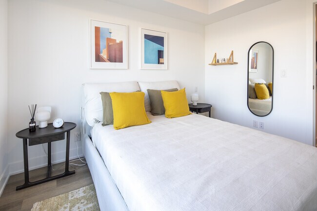 Building Photo - 484 Spadina Ave.