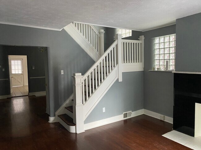 Foto del edificio - 3566 Beechwood Blvd