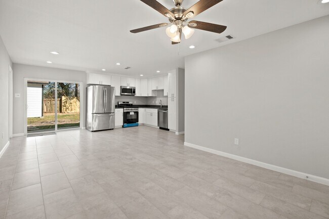 Foto del edificio - 5123 Ridgeway Dr