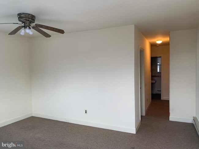 Building Photo - 304 Cherry St