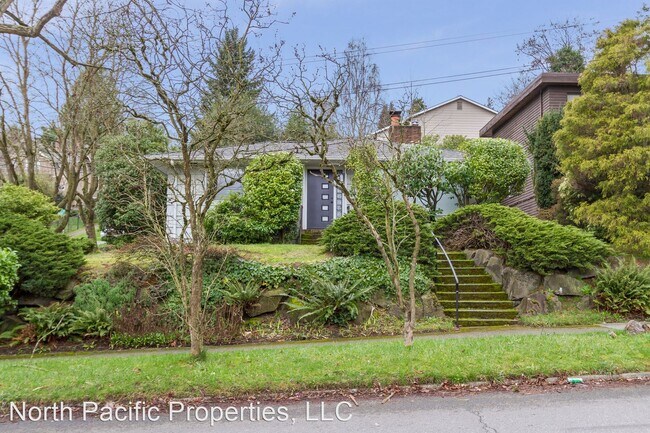 Building Photo - 2 br, 1.5 bath House - 5401 Ravenna Avenue NE