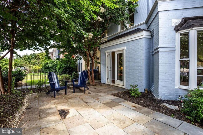 Foto del edificio - CORNER UNIT WITH PATIO AND YARD