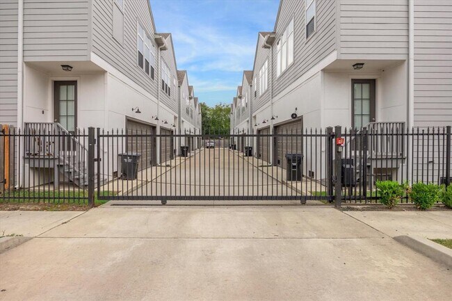 Foto del edificio - 6019 Cypress St