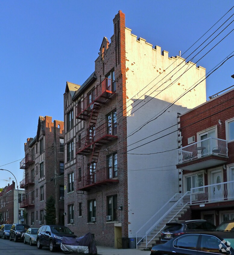 Building Photo - 665 88th St