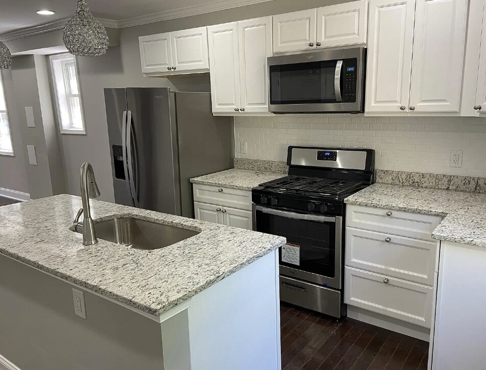 Foto del edificio - 223 51st St SE