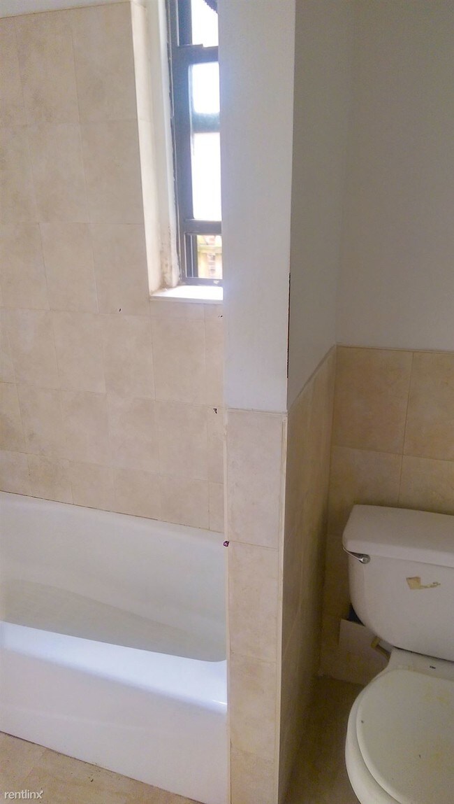 Foto del edificio - 1 br, 1 bath  - 4213 28th Ave C1