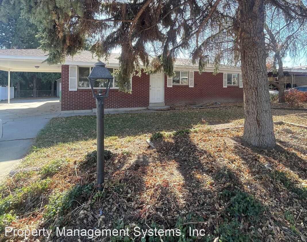 Foto principal - 5 br, 2 bath House - 1545 W Leland Dr (742...