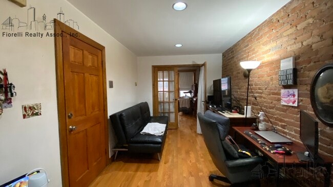 Building Photo - 144 Salem St