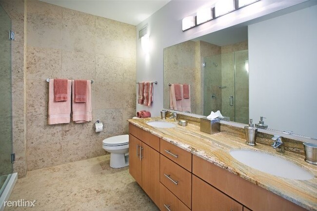 Foto del edificio - 2 br, 2 bath Apartment - 290 E Illinois St