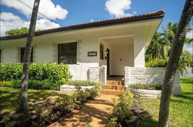 Foto del edificio - 2121 SW 13th Ave