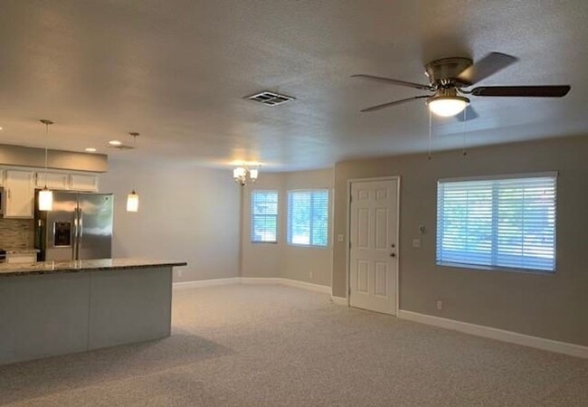 Foto del edificio - Stunning 2 Bedroom Condo At Rock Springs!