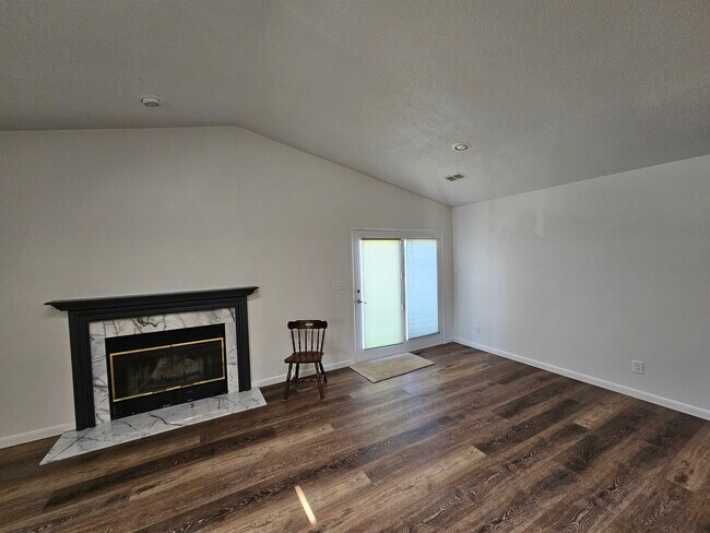Building Photo - 1113 Community Dr