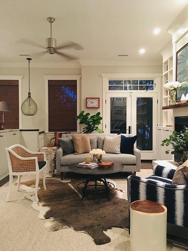 Living Room - 1830 Thames St