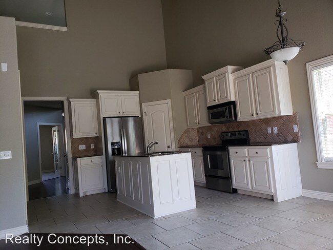 Building Photo - 4 br, 2.5 bath House - 4105 Meadow View